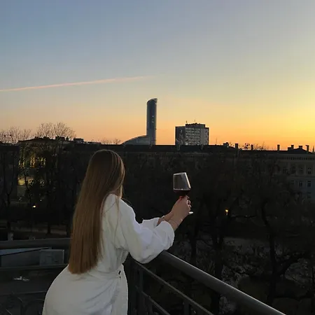 Joyinn Lägenhetshotell 3*